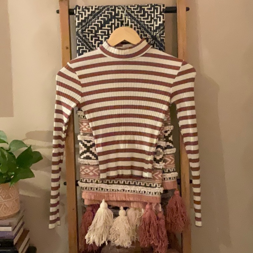 Cute striped shirt!